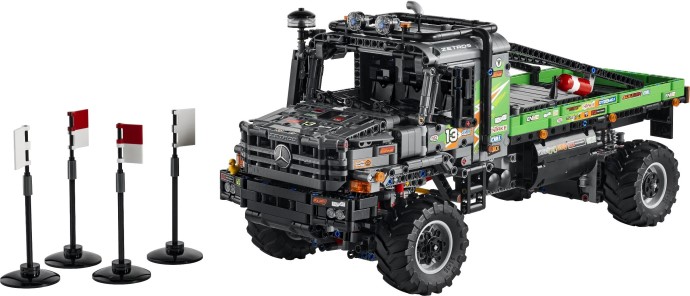 LEGO 4x4 Mercedes-Benz Zetros Trial Truck (#42129) box